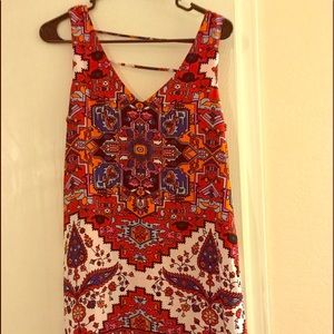 Beautiful dress with pockets with a modern print !